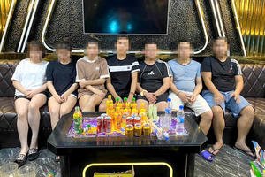 Thanh Hoá: Bắt quả tang 7 nam thanh, nữ tú đang "bay lắc" ma tuý trong quá karaoke