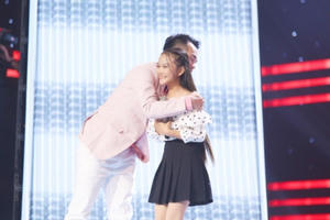 Xuất hiện cô bé "viên ngọc quý" hát tiếng Anh và dân ca "ngọt mùi" khiến 6 HLV tranh giành Xuất hiện cô bé "viên ngọc quý" hát tiếng Anh và dân ca "ngọt mùi" khiến 6 HLV tranh giành