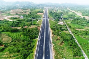 Hoàn thiện thủ tục cam kết vốn ngân sách địa phương tham gia 3 dự án đường cao tốc