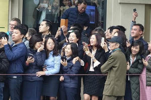 Người dân Hà Nội háo hức chào đón Chủ tịch Kim Jong un