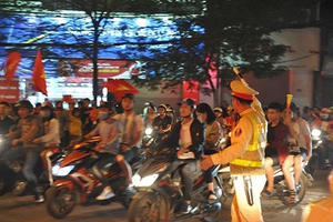 Huy động 100% lực lượng CSGT chống đua xe, đốt pháo sáng trong trận Việt Nam - Malaysia