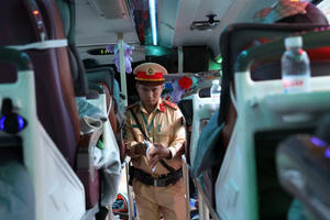 Sau phản ánh của báo chí, CSGT thị xã Buôn Hồ quyết liệt tuần tra kiểm soát xe khách