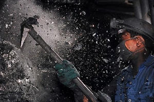 Người lao động không làm thêm quá 300 giờ/năm