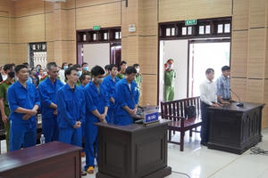 Tây Ninh: 7 đối tượng buôn lậu đường cát và gỗ quy mô lớn lĩnh án 55 năm tù