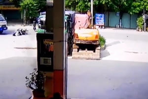 Xuất hiện video tai nạn kinh hoàng làm rõ nguyên nhân 3 người tử vong tại Hưng Yên