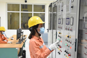 EVNHANOI đảm bảo cấp điện an toàn, ổn định và liên tục phục vụ công tác phòng, chống dịch Covid-19 EVNHANOI đảm bảo cấp điện an toàn, ổn định và liên tục phục vụ công tác phòng, chống dịch Covid-19