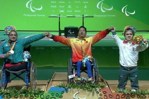 Khoảnh khắc giành HCV Paralympic 2016 của VĐV Lê Văn Công
