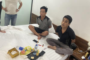 Bắt quả tang hai nam thanh niên sử dụng ma túy đá trong nhà nghỉ ở Quảng Ninh