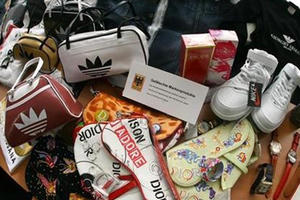 Tràn lan hàng kém chất lượng ở chợ nông thôn