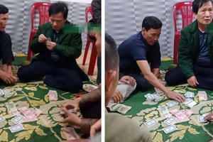 Hà Tĩnh: Xác minh thông tin Chủ tịch xã ngồi trên chiếu bạc giữa đại dịch