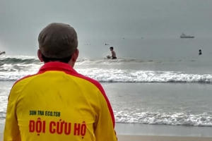 Những người làm nghề cứu hộ bãi biển ở Đà Nẵng