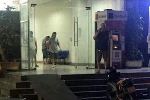 Hà Nội: Bàng hoàng phát hiện thi thể người phụ nữ trước sảnh chung cư