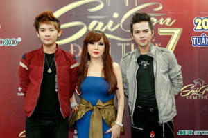 Bảo Yến diện váy da gợi cảm dù đã gần 60 trong Sài Gòn đêm thứ 7