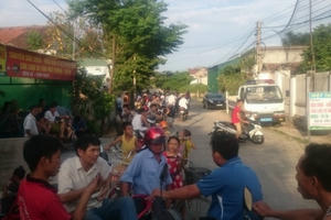 Hà Tĩnh: Bắt đánh bạc, 3 đối tượng phải nhập viện vì nhảy từ tầng 2 xuống đất