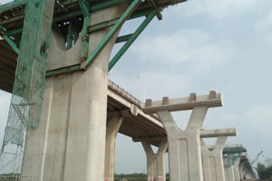 Sau 1 năm thi công, cầu Vĩnh Tuy 2 dần dần lộ diện