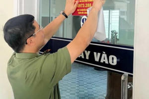 Giám đốc Công an tỉnh Hà Tĩnh gắn bảng công khai đường dây nóng