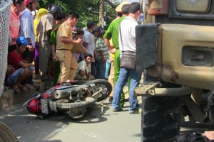 TP HCM: Đôi vợ chồng trẻ chết thảm dưới bánh xe ben