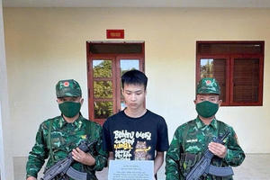 Bắt giữ đối tượng vận chuyển trái phép 6 kg bạc qua Cửa khẩu quốc tế Móng Cái