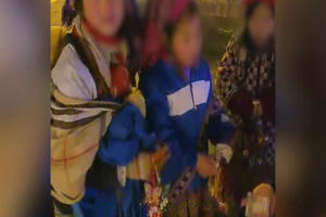 Nhói lòng trẻ em vùng cao mưu sinh giữa trời đông rét buốt