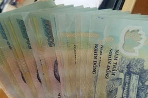 Truy tố cựu nhân viên ngân hàng lừa 17 đồng nghiệp, chiếm đoạt hơn 4,3 tỷ đồng Truy tố cựu nhân viên ngân hàng lừa 17 đồng nghiệp, chiếm đoạt hơn 4,3 tỷ đồng