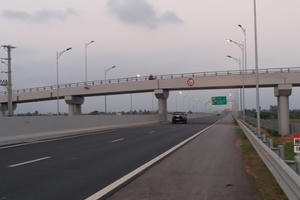 Hàng loạt ô tô bị ném đá trên cao tốc Hạ Long – Hải Phòng