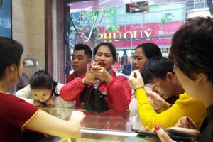 Giá vàng hôm nay 9/8: Giá vàng trong nước tăng vượt mặt thế giới