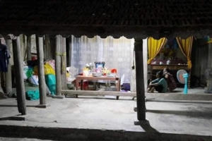 Quảng Bình: Rơi xuống bể cá cảnh nhà hàng xóm, bé gái 1 tuổi tử vong