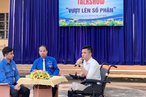 Khi người trẻ được “Nick Vujicic Việt Nam” truyền nghị lực sống trong Tháng thanh niên Khi người trẻ được “Nick Vujicic Việt Nam” truyền nghị lực sống trong Tháng thanh niên