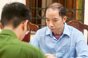 Hà Nội: Bí thư phường nhận hối lộ để "chống lưng" cho vi phạm trật tự xây dựng Hà Nội: Bí thư phường nhận hối lộ để "chống lưng" cho vi phạm trật tự xây dựng