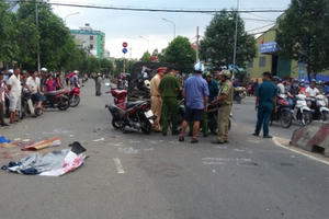 Xe máy va chạm mạnh như bom nổ, 2 người thương vong