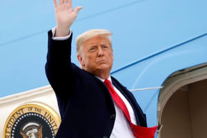 Cựu Tổng thống Trump hưởng lương và chế độ gì khi mãn nhiệm