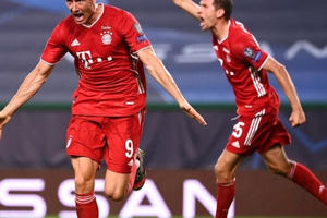 "Sát thủ" Lewandowski san bằng kỷ lục của huyền thoại Bayern Munich