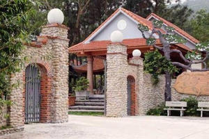 Địa ốc 7AM: Tháo dỡ các ki-ot sàn giao dịch BĐS, cưỡng chế lấn chiếm đất tại khu kinh tế Nhơn Hội