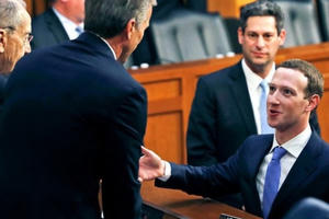 CEO Facebook "vượt ải" qua 10 tiếng điều trần trước quốc hội Mỹ