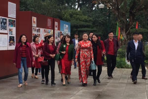 Dòng người dâng hương tại khu di tích Kim Liên ngày mồng 1 Tết