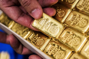 Giá vàng ngày mùng 3 Tết: Vàng quốc tế bật tăng, trong nước vẫn nghỉ tết