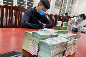 Hà Nội: Triệt phá đường dây đánh bạc cực "khủng", thu giữ nhiều siêu xe