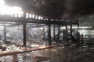 Hiện trường vụ cháy lớn thiêu rụi hàng chục ki ốt, phòng trọ và nhà dân ở Bình Dương