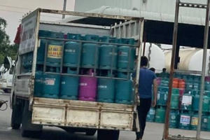 Công ty Dầu khí Trần Hồng Quân vi phạm phòng chống dịch Covid-19, huyện Chương Mỹ cần xử lý nghiêm Công ty Dầu khí Trần Hồng Quân vi phạm phòng chống dịch Covid-19, huyện Chương Mỹ cần xử lý nghiêm