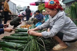 Rực rỡ phiên chợ cuối năm vùng cao Hà Giang