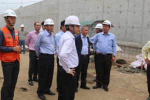 Bộ trưởng Thăng phê bình nhà thầu vì để công trường mất vệ sinh