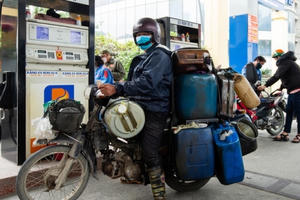 Tâm sự của một ông chủ cây xăng chỉ bán 50.000 đồng cho xe máy