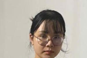 Tạm giữ hình sự người phụ nữ đi làm nail lén lấy thông tin thẻ ngân hàng người khác để rút trộm tiền