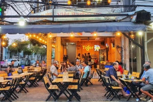 Tin nhanh ngày 14/9: Hà Nội xem xét nới lỏng một số dịch vụ