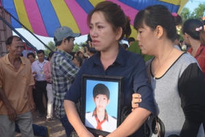 Những hình ảnh cảm động tại phiên xử vụ thảm án ở Bình Phước