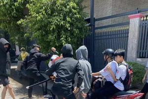 Đồng Nai: Nam sinh bị đâm trọng thương ngay trước cổng trường