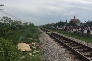 Bị tàu hàng kéo lê hơn 10m, người đàn ông tử vong tại chỗ