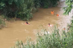 Đi hái măng rừng, nam sinh bị nước cuốn trôi