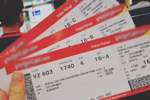 Giá vé máy bay Tết Quý Mão tăng gấp đôi năm ngoái