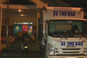 Phát hiện xe thư báo chở hàng hóa nhập lậu